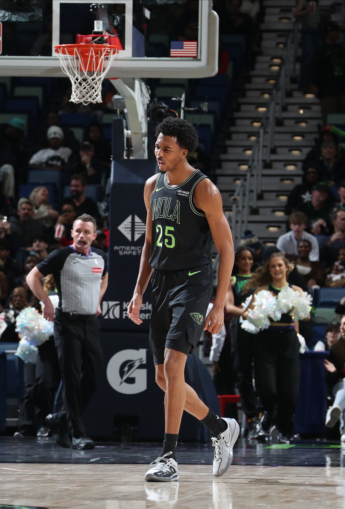 开云网站-太稳了！墨菲12中8&amp;5记三分拿下28分7板3助3断 首节独得14分