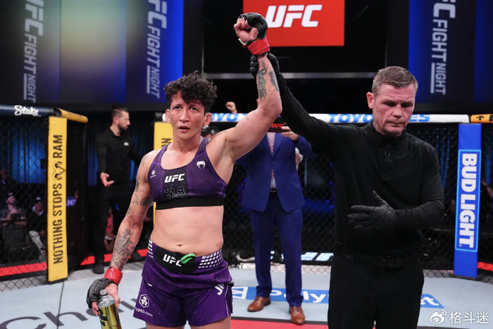 张伟丽无法夺回金腰带？听听杨迪罗巴怎么说！|邓恩|蝇量级|UFC|塔巴莎·里奇|MMA_新浪体育_新浪新闻