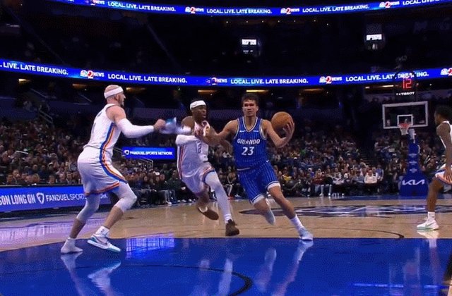 开云线上入口-卡鲁索“鞋防”成功被吹T：这可能是NBA最奇葩的犯规